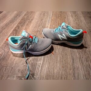 Women's new balance sneakers